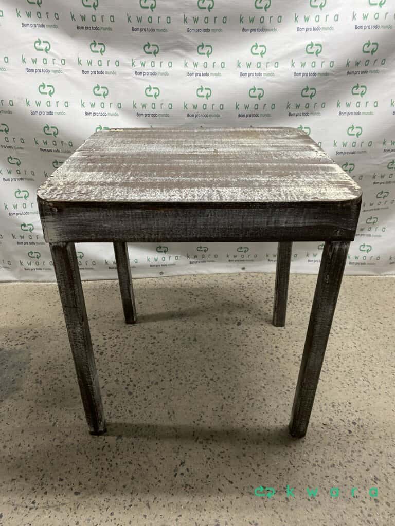 Mesa de madeira quadrada com 4 cadeiras (com avaria) - foto 2