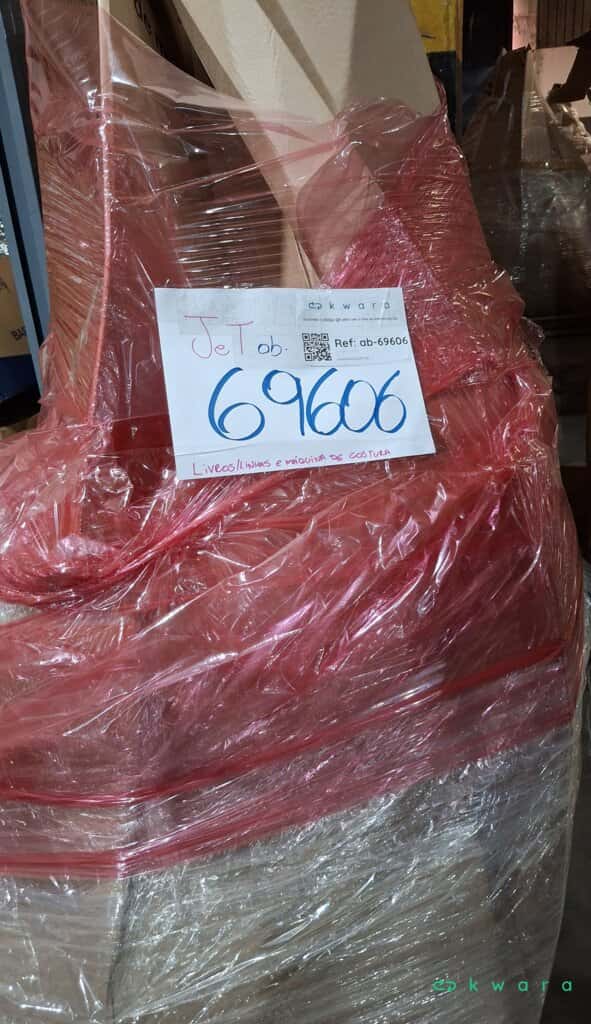 Aprox. 150 itens: Acessórios de armarinho e papelaria