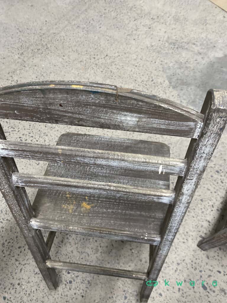 Mesa de madeira quadrada com 4 cadeiras (com avaria) - foto 6