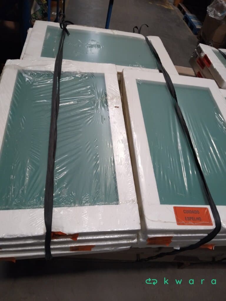 Aprox. 17 itens: Guarda-roupas e Sapateiras Demobile, Henn e Marcos Branco - foto 1