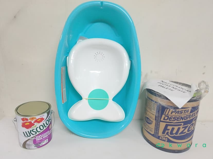 Aprox. 100 itens: Produtos de Limpeza diversos, Banheira de Bebê, Cadeira de Escritório, Rack, Mesa - foto 2