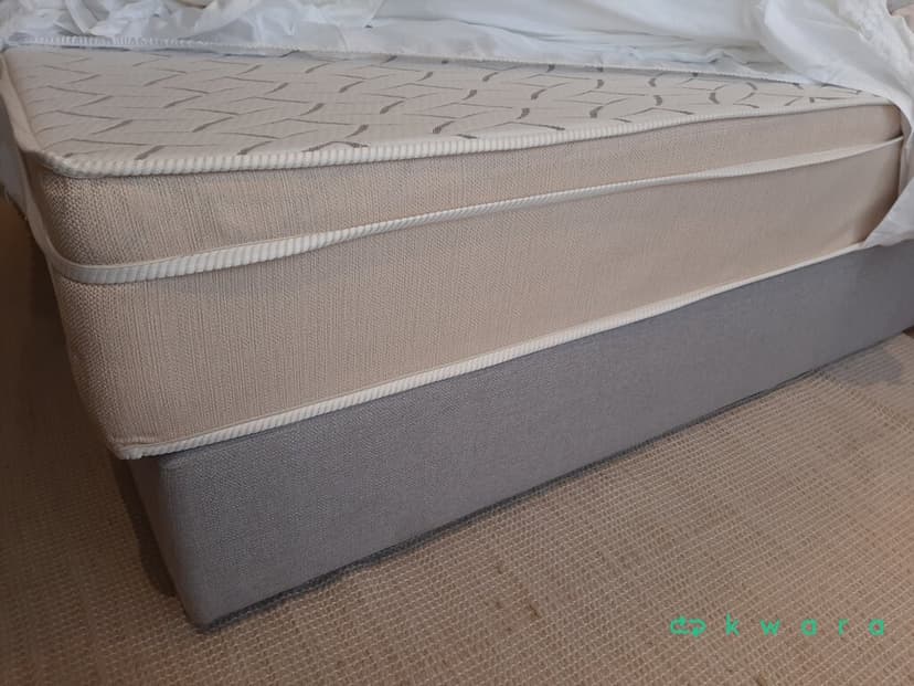 Base de Cama de Casal com Colchão - foto 1