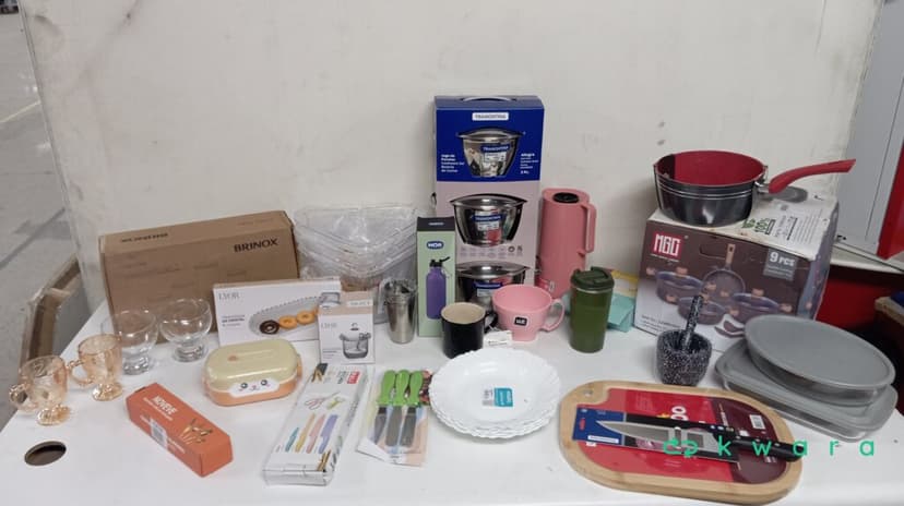 Aprox. 300 itens: Whisky, Cervejas diversas, Vinhos, Suplementos, Espumantes, Copos, Taças e Aparelho de Jantar - foto 1