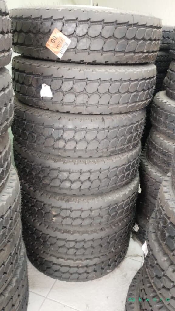 10 Pneus Pirelli Aro 17.5 com Rodas de Ferro ( Novos sem uso ) - foto 1