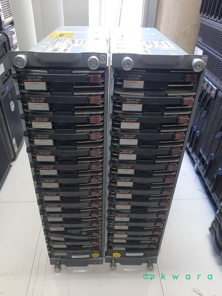2 Desktops, 3 Monitores, 2 Storages e Servidor Ibm - foto 9