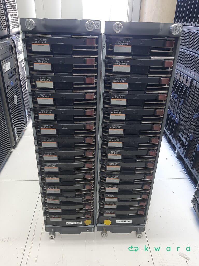 2 Desktops, 3 Monitores, 2 Storages e Servidor Ibm - foto 8