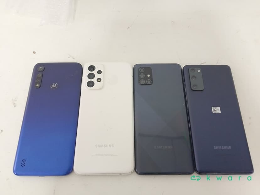 4 Celulares diversos - 3 Samsung e  Motorola - foto 1
