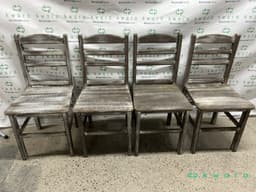 Mesa de madeira quadrada com 4 cadeiras (com avaria) - foto 3