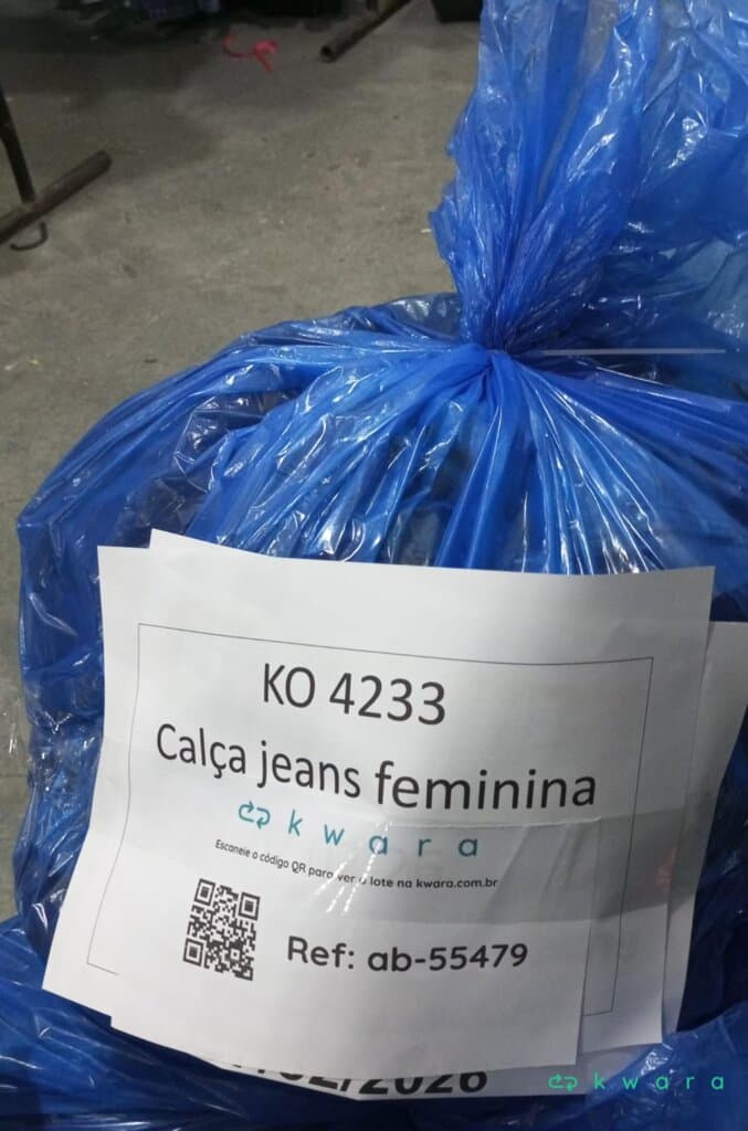 Aprox. 14 Calças Jeans Femininas diversas  - saldo a - KO4233 - foto 3