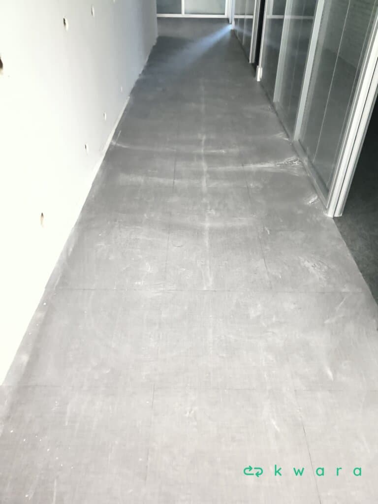 Aprox. 500 placas de piso vinílico - foto 1