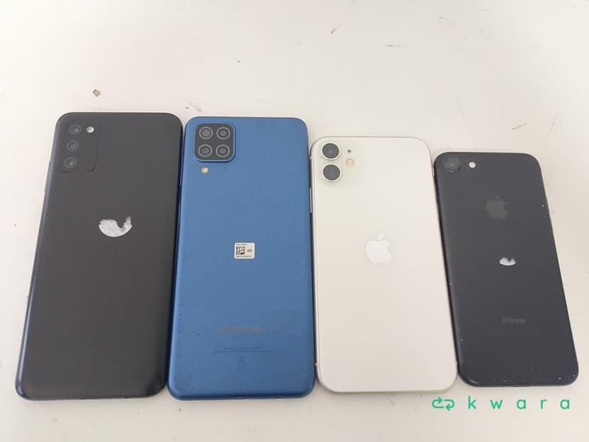 4 Celulares diversos - 2 Samsung e 2 Iphone - foto 1