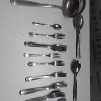 Aprox. 56 peças: Escorredor de pratos, utensílios de cozinha e talheres diversos - foto 3