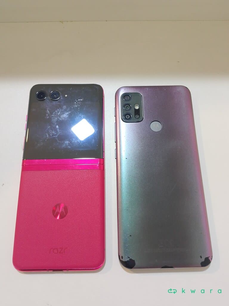 2 Celulares - Motorola G30 128GB e Motorola Razr 40 Ultra 256GB - foto 2
