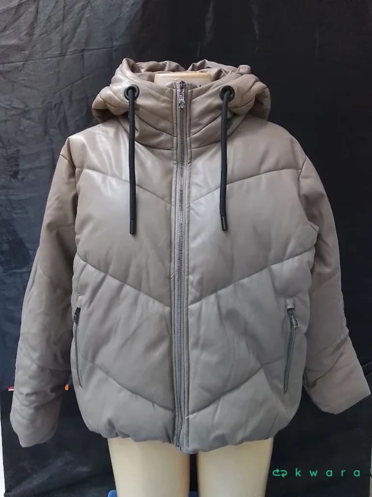 Aprox. 110 Itens - Como: Blazer Oversized Com Linho, Jaqueta Puffer Matelasse, Polo Hilfiger, entre outros - AVA VEN VES 061 - foto 12