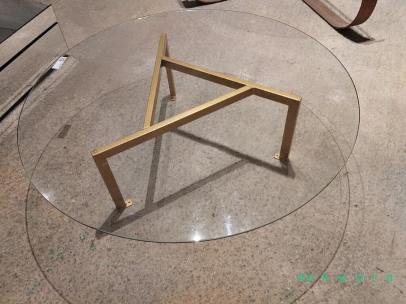Mesa de centro com tampo em vidro - foto 1