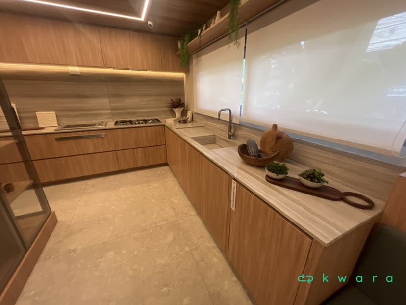 Armário completo, pedra com cuba esculpida, 2 torneiras Deca, gabinetes, espaços para eletrodomésticos, banco lateral com encostos e futon - foto 1