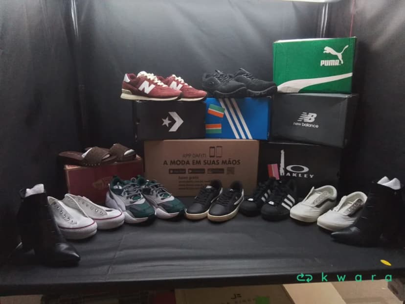 Aprox. 102 Itens - Como: Bota Luiza Barcelos, Bota Jorge Bischoff, Tenis Oakley, Adidas Samba, entre outros - AVA VEN CAL 107 - foto 1