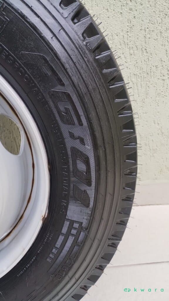 4 Pneus Pirelli Aro 17.5 com Rodas de Ferro ( Novos sem uso ) - foto 2
