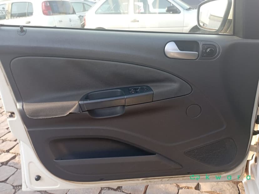 Veiculo Gol Power 1.6, Flex, Cor Branca, 4 portas, Cambio Manual - foto 13