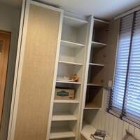 Guarda roupa  com 3 portas sendo 2  de correr nicho, cabeceira e 2 mesas de cabeceira com gaveta (não inclui itens) - foto 3