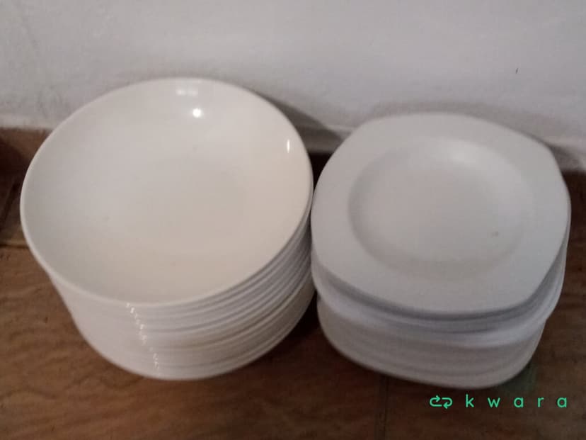 Pratos Diversos  - Aprox. 30 Pçs - foto 1