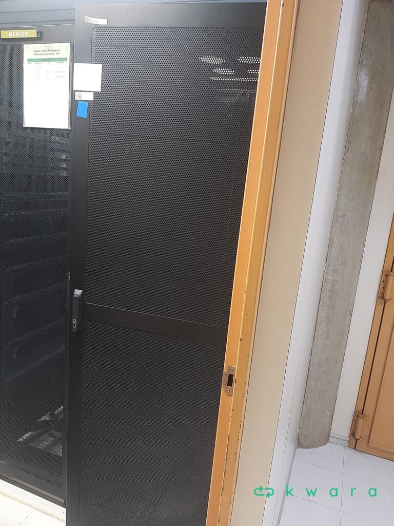 Rack de Dados e 2 Desktops - foto 1