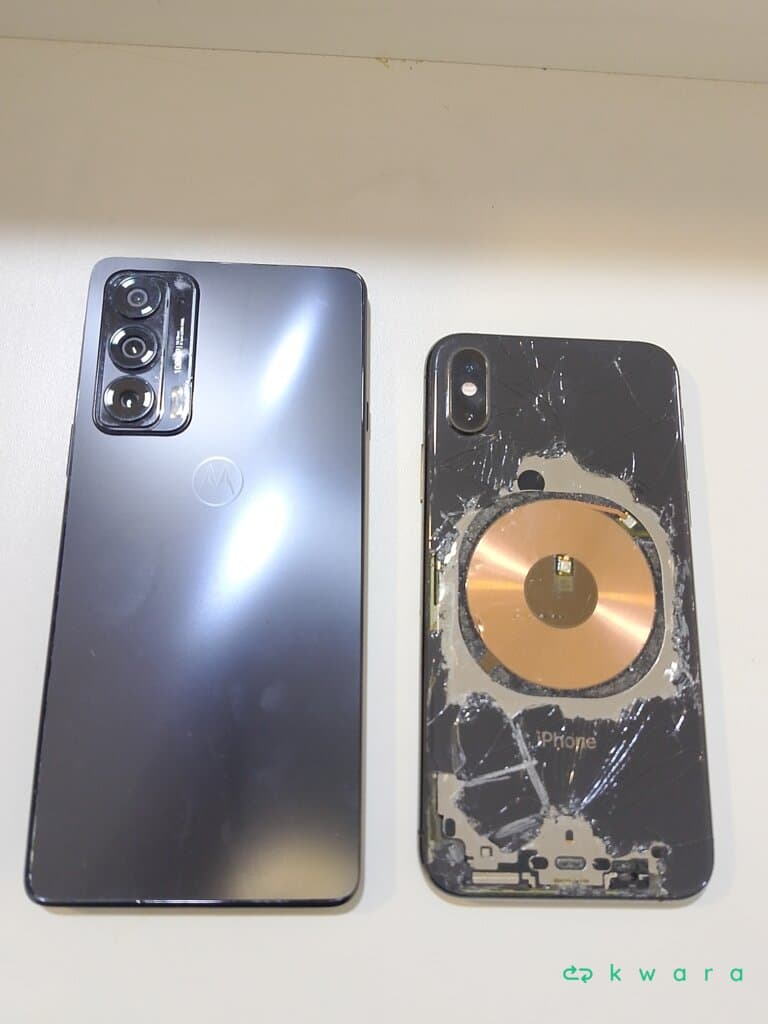 2 Celulares - Iphone 8 256GB e Motorola Moto Edge 20 128GB - foto 2