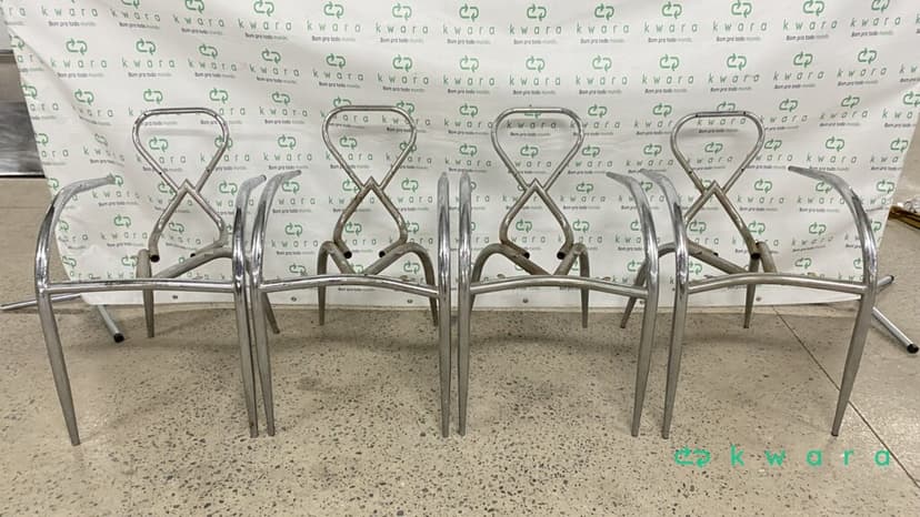 9 Bases de cadeiras cromadas sem assento (com avaria) - foto 1