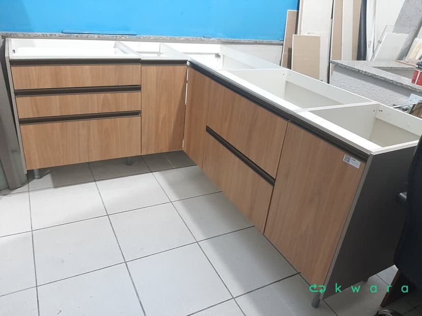 COZINHA PLANEJADA ARMARIO SUSPENSO 4 PORTAS, 2 GAVETAS E GABINETE 4 GAVETAS, 4 PORTAS (montado) + GRANITO PRETO SÃO GABRIEL - foto 2