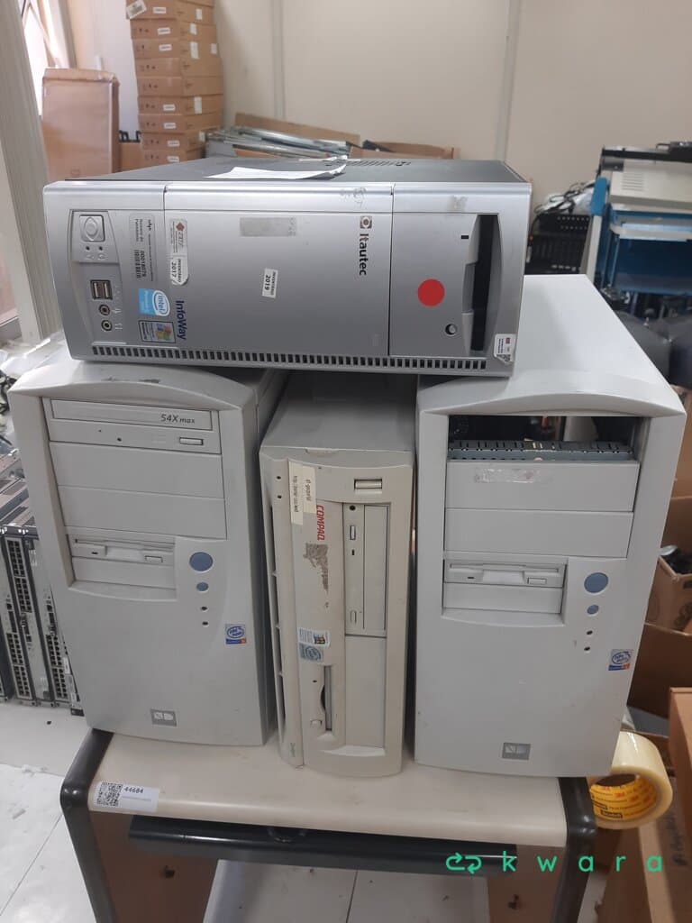 11 Notebooks Diversos,10 Switchs e 4 Desktops - foto 3