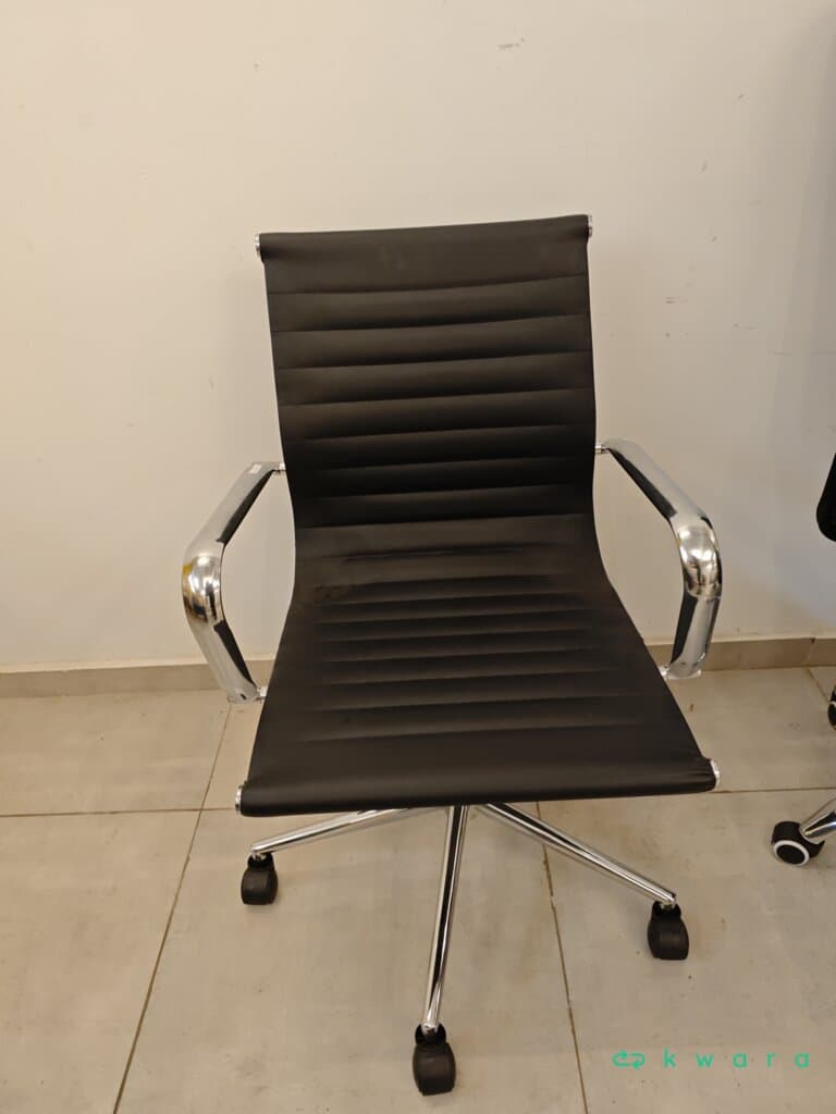 Cadeira com braço e rodízios Tok&Stok - foto 1