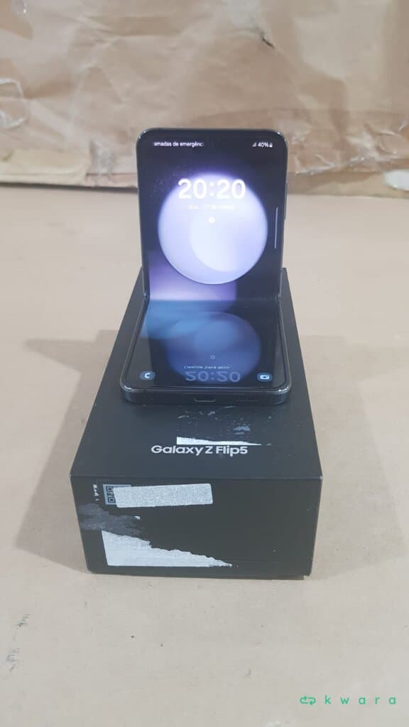Samsung Z Flip 5 (COM AVARIAS) - foto 4
