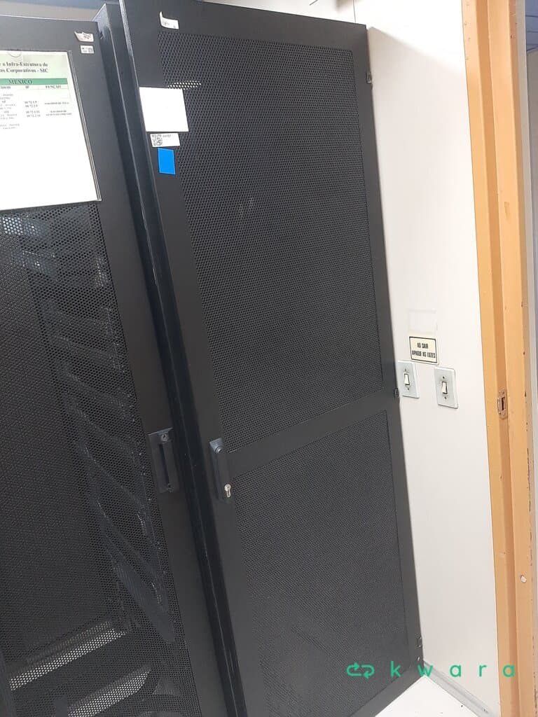 Rack de Dados e 2 Desktops - foto 2