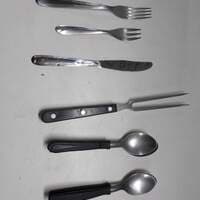 Aprox. 56 peças: Escorredor de pratos, utensílios de cozinha e talheres diversos - foto 5
