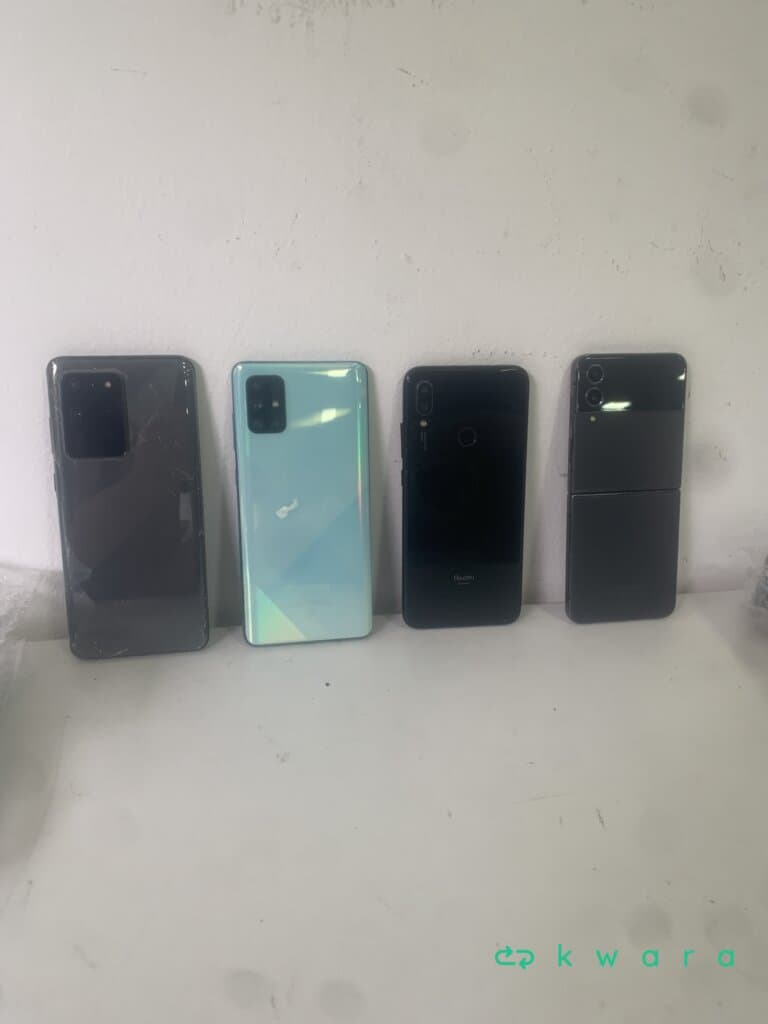 4 Celulares diversos - 3 Samsung e Redmi - foto 1