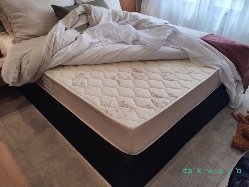 Base de Cama de Casal com Colchão - foto 1