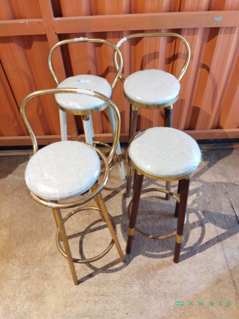 4 Banquetas - foto 1