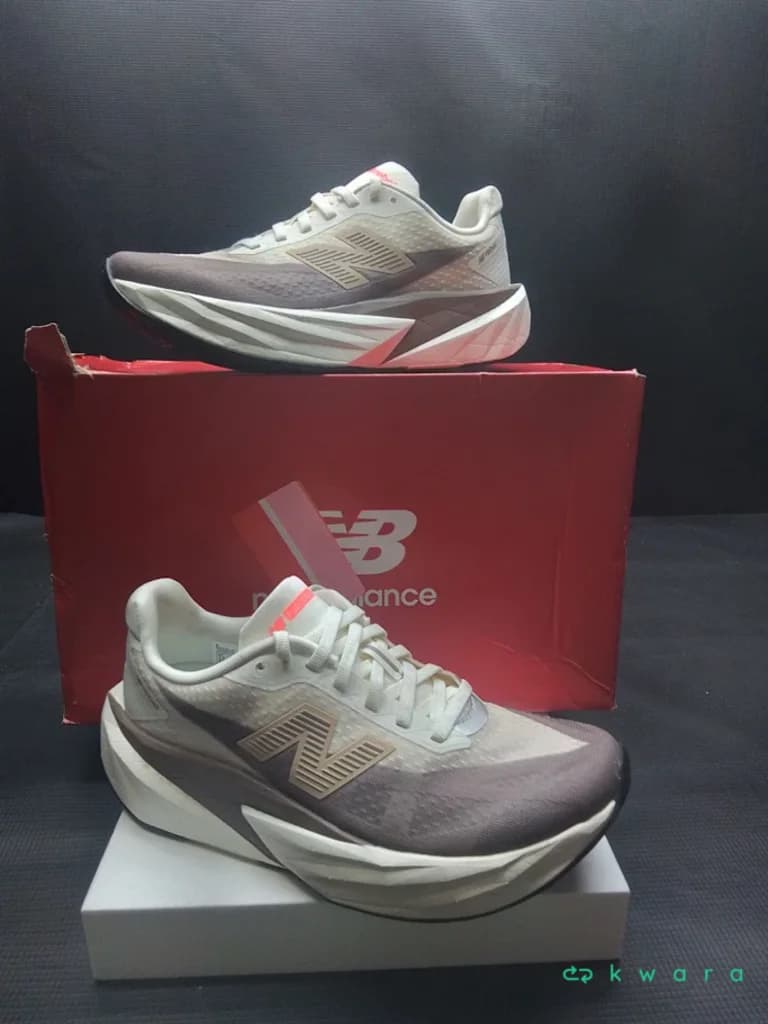 Aprox. 112 Itens - Como: Tênis New Balance, Asics, Adidas, entre outros - AVA VEN CAL 106 - foto 5