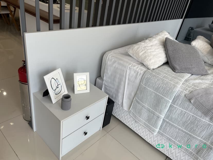 Cabeceira de madeira (Não inclui decoração, cama, mesa e jogo de cama) - foto 1
