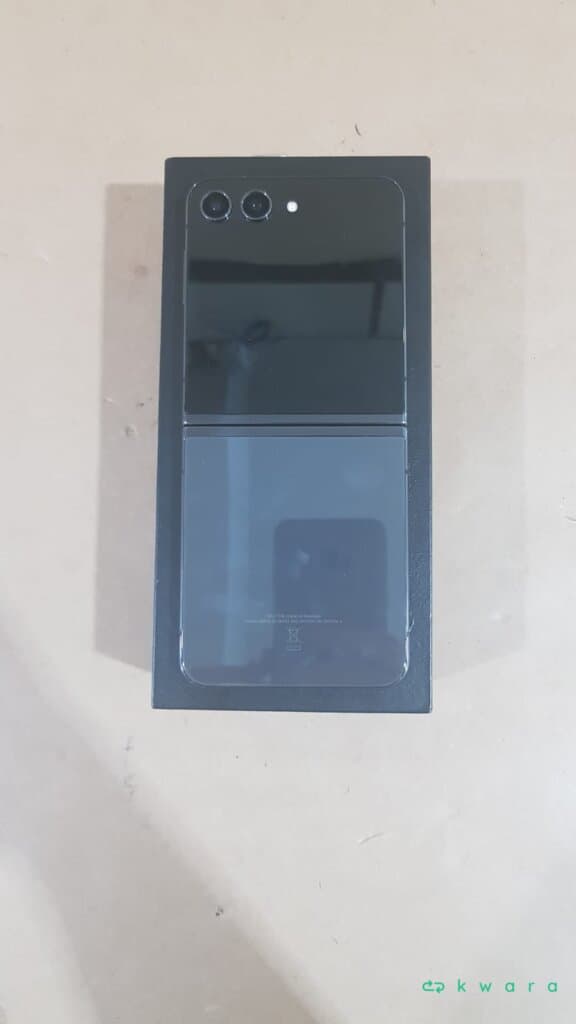 Samsung Z Flip 5 (COM AVARIAS) - foto 3