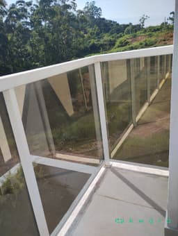 Parapeito com 7 Partes de Vidro - foto 1