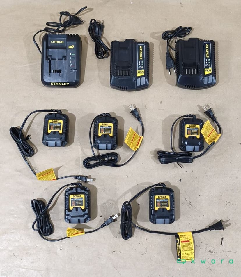 8 Carregadores De Bateria - Dewalt E Stanley -  - Saldo A -  KR5593 - foto 1