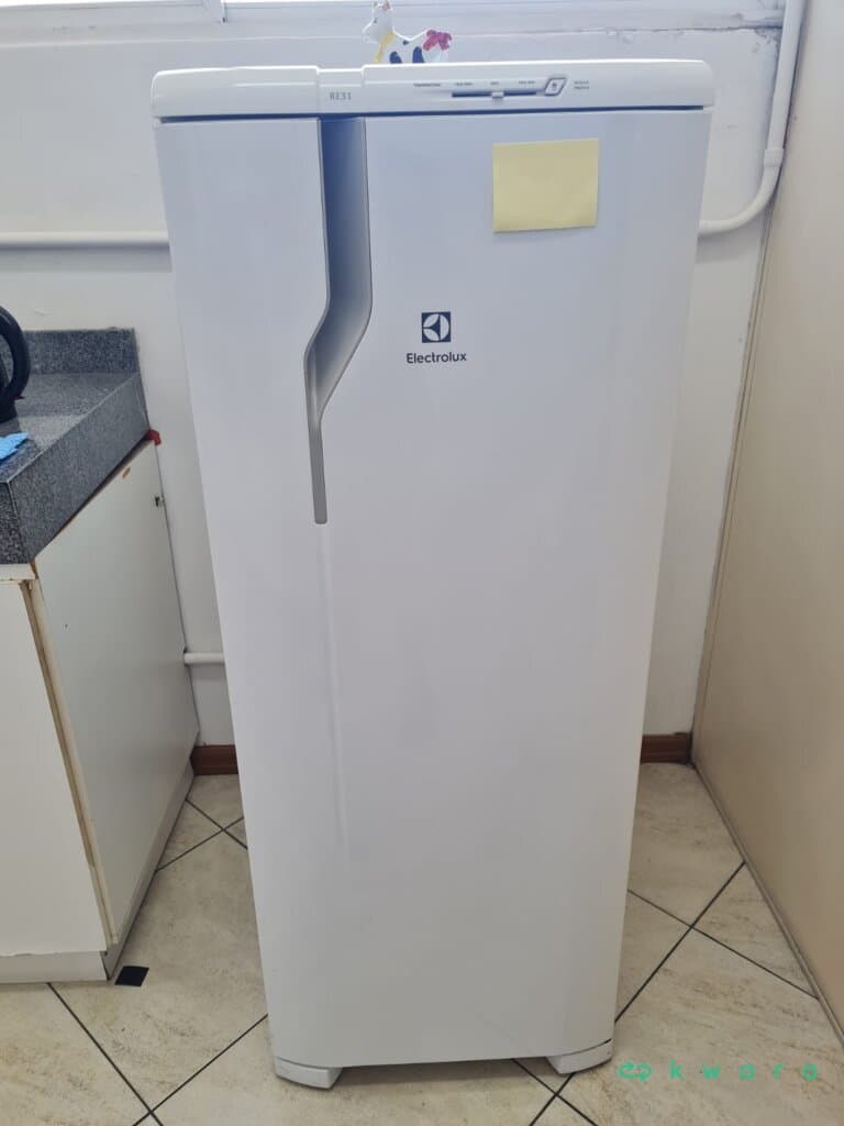 Geladeira Electrolux 240L - foto 1