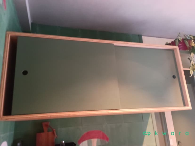 Armário suspenso com 2 portas de correr e prateleira - foto 1