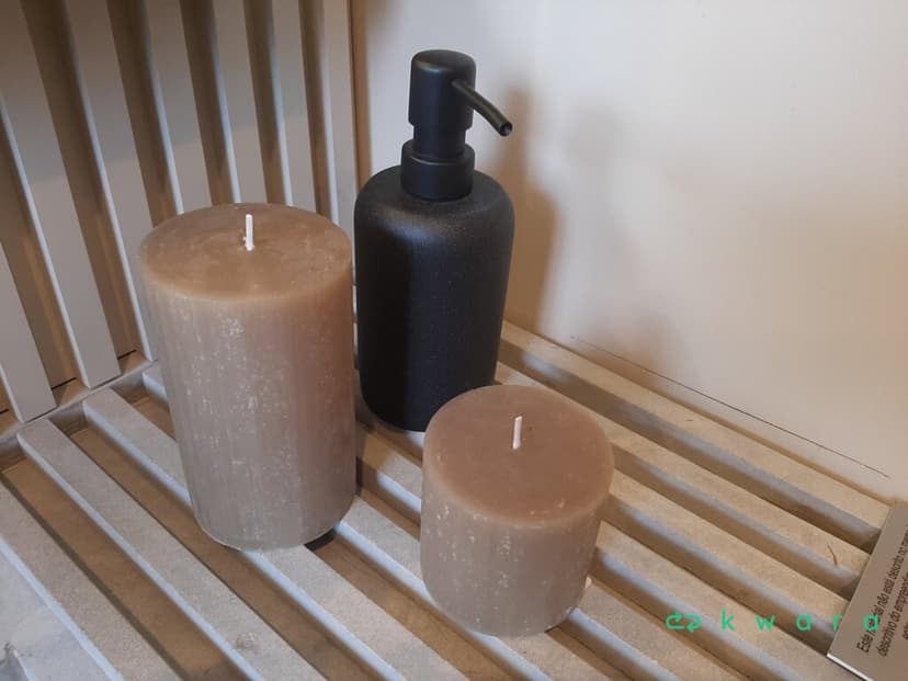 Saboneteira e 2 Velas - foto 1