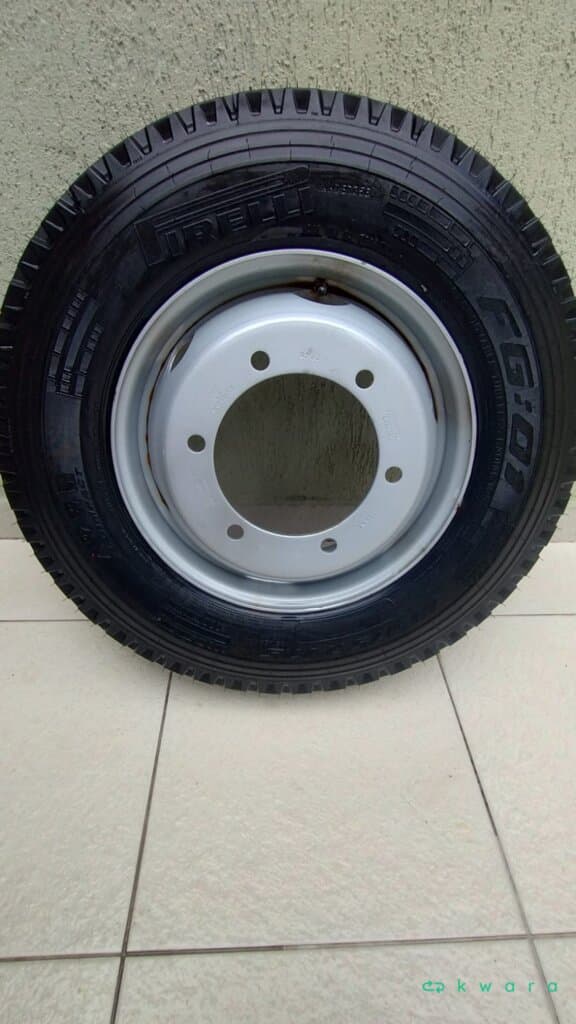 4 Pneus Pirelli Aro 17.5 com Rodas de Ferro ( Novos sem uso ) - foto 1