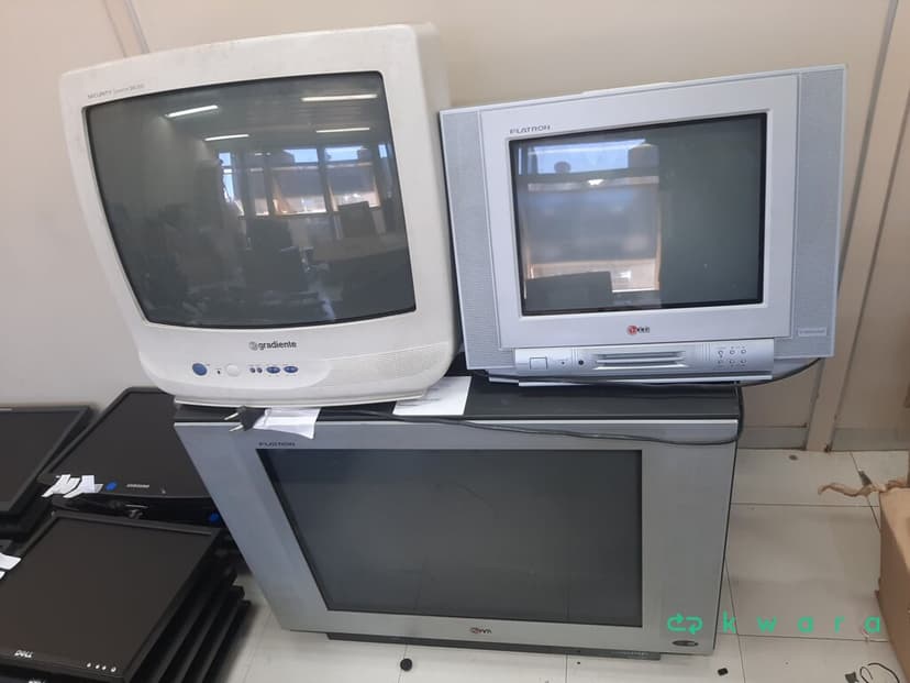 Aprox. 14 Itens: 3 Televisores, 4 Monitores, 2 Videos, Receptor, Micro System, CD Player, Amplificador, Resiver e Controle - foto 4