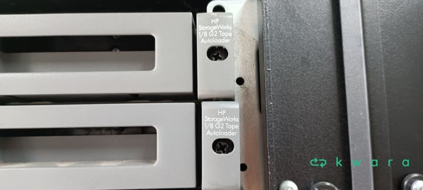 Autoloader HPE StorageWorks 1/8 LTO4 (2 Peças) - foto 3