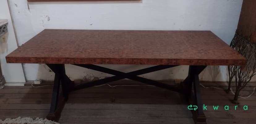 Mesa/aparador feita em madeira tauari com tampo laminado medindo 0.77 cm de altura, 0.80 cm de profundidade e 2.00 cm de comprimento. - foto 1