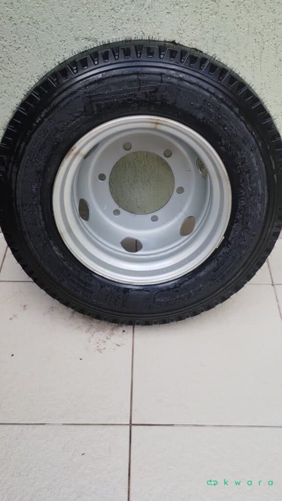 4 Pneus Pirelli Aro 17.5 com Rodas de Ferro ( Novos sem uso ) - foto 3